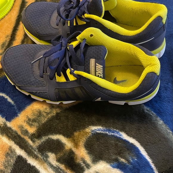 Men’s Nikes! - Picture 4 of 5